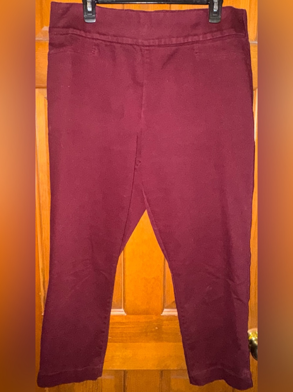 Women's Cropped Ponte Pants in Burgundy